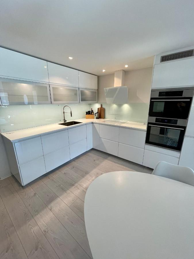 Luxury Apartement Close To City Centre With Free Parking トロムソ エクステリア 写真